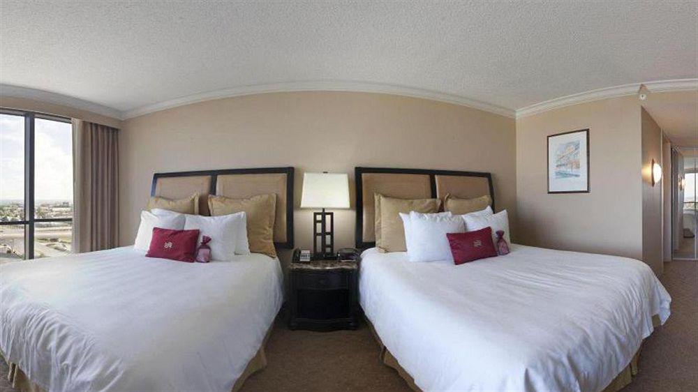 Crowne Plaza Pensacola Grand Hotel Exterior foto