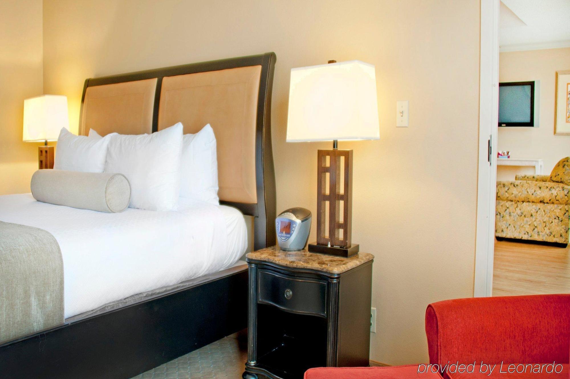 Crowne Plaza Pensacola Grand Hotel Exterior foto