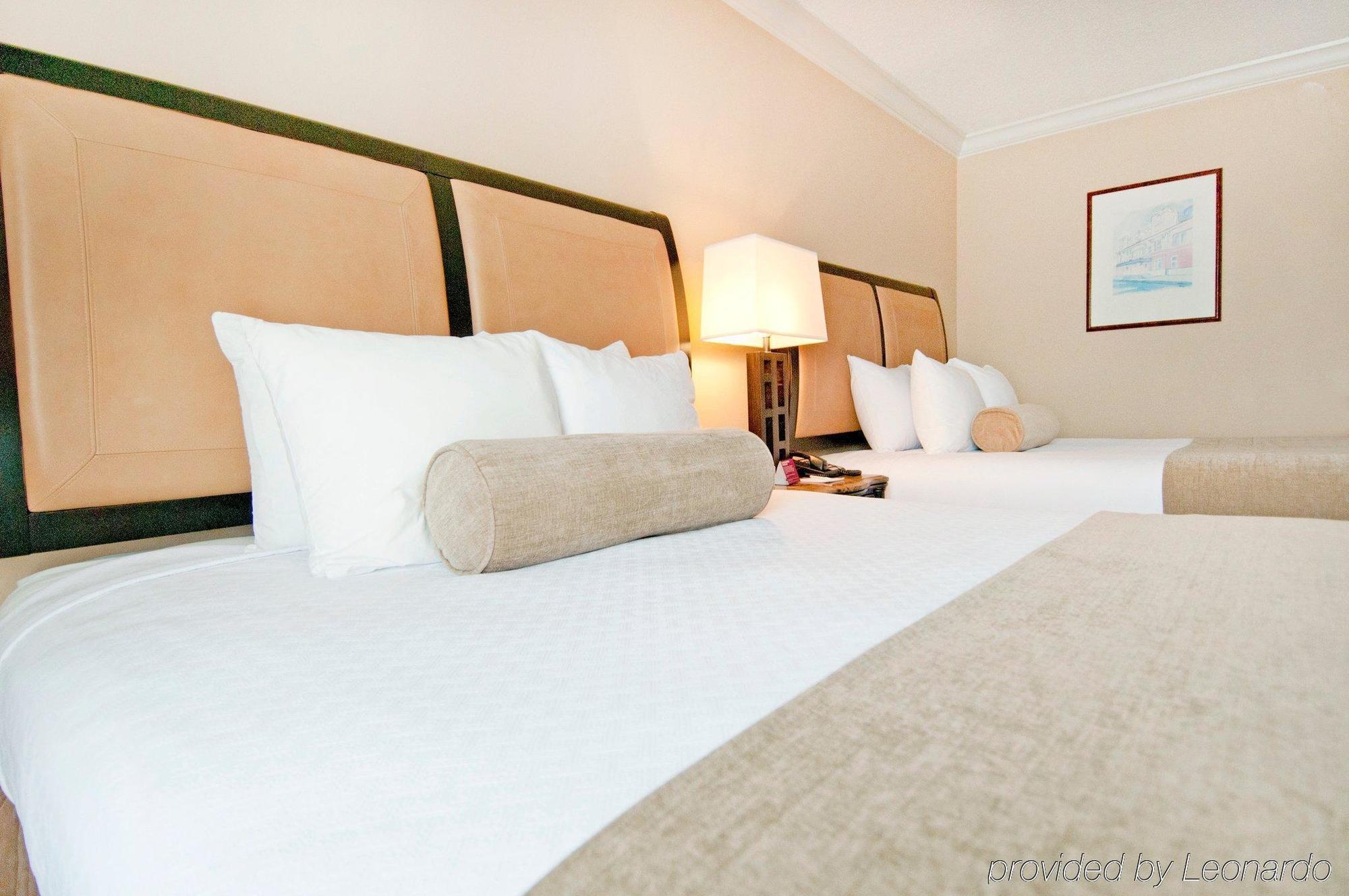Crowne Plaza Pensacola Grand Hotel Exterior foto