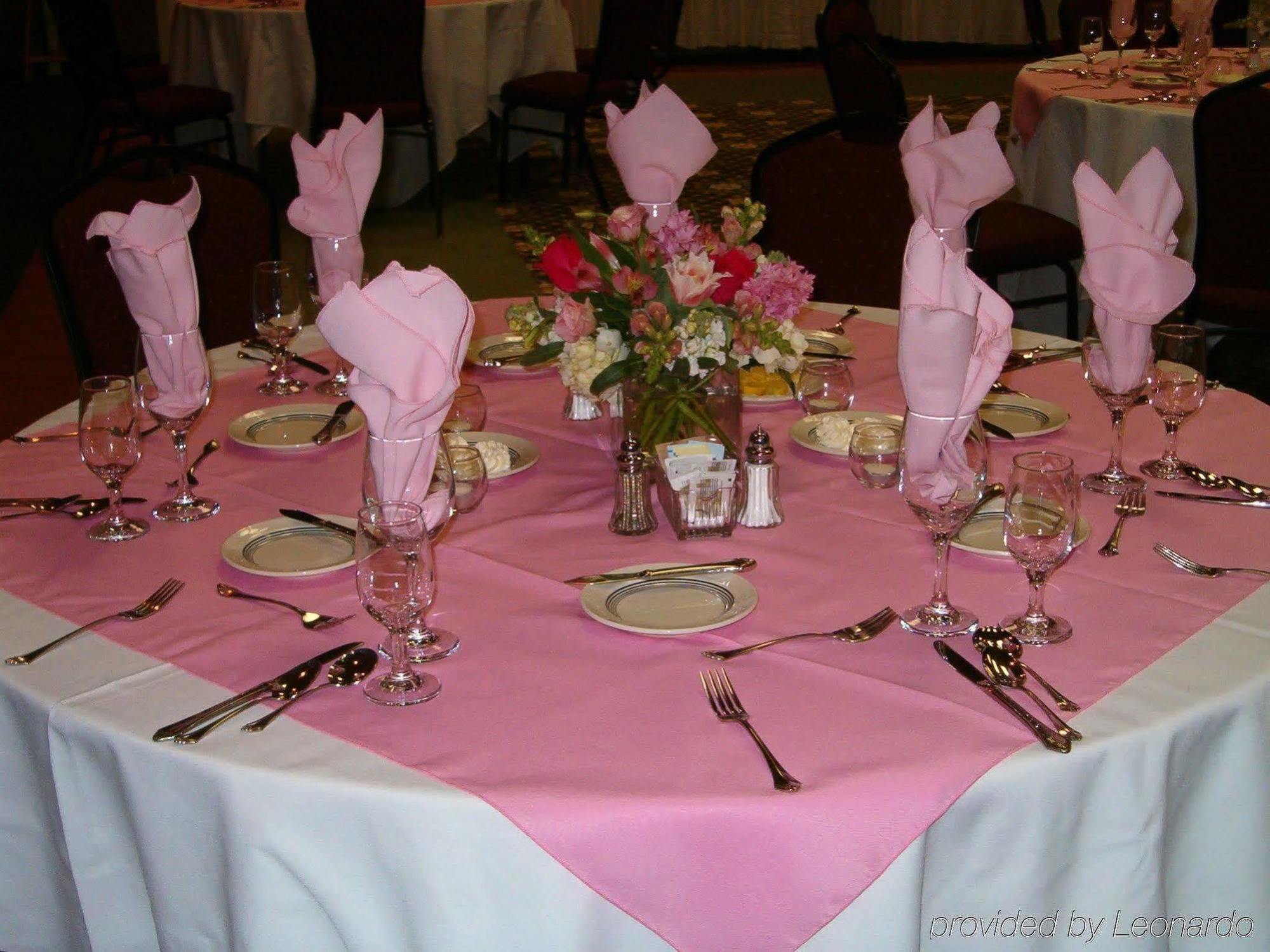Crowne Plaza Pensacola Grand Hotel Restaurante foto